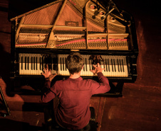 GUAÍRA - Rock ao Piano celebra os 50 anos dos clássicos de 1975 no Guairinha