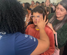 Estudantes de Itaperuçu e Tunas do Paraná são os primeiros a receber óculos do Programa Bons Olhos