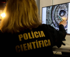 Polícia Científica do Paraná realiza coleta de padrão de metralhadora de alto calibre