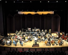 Famílias, movimentos, disposição no palco: confira como funciona uma orquestra sinfônica