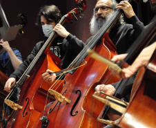 Famílias, movimentos, disposição no palco: confira como funciona uma orquestra sinfônica