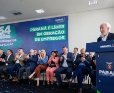 O governador em exercício, Darci Piana, anuncia um pacote de investimentos de R$ 54 milhões destinado à modernização da Rede Sine/PR e à ampliação da oferta de cursos de qualificação profissional em 311 municípios do Estado.