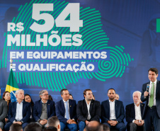O governador em exercício, Darci Piana, anuncia um pacote de investimentos de R$ 54 milhões destinado à modernização da Rede Sine/PR e à ampliação da oferta de cursos de qualificação profissional em 311 municípios do Estado.