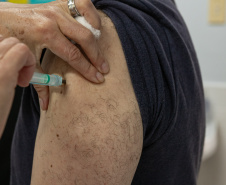  Paraná aplica quase 375 mil vacinas no Dia D e assume 2º lugar com a maior cobertura vacinal contra a gripe no país
