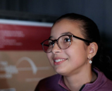 Na plateia do concerto infantil no Teatro da Praça, em Araucária, uma das mais empolgadas era Vitória Gonsalves, de 11 anos, sobretudo quando a OSP tocou versões de músicas que fazem parte da trilha sonora de filmes como Harry Potter e Minions.