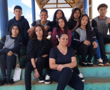 Educação ambiental: estudantes de colégio estadual em Arapoti transformam lixo orgânico em adubo para horta