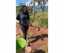 Educação ambiental: estudantes de colégio estadual em Arapoti transformam lixo orgânico em adubo para horta