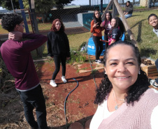 Educação ambiental: estudantes de colégio estadual em Arapoti transformam lixo orgânico em adubo para horta