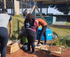 Educação ambiental: estudantes de colégio estadual em Arapoti transformam lixo orgânico em adubo para horta