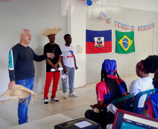 SEED - Inclusão: comunidade haitiana celebra identidade e cultura no Ceebja de Cascavel
