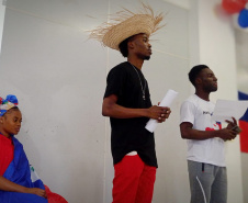 SEED - Inclusão: comunidade haitiana celebra identidade e cultura no Ceebja de Cascavel