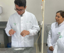 Da sala de aula ao mundo do trabalho: curso técnico em Enfermagem garante emprego a recém-formados