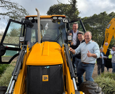 ENTREGA EQUIPAMENTOS AGRÍCOLAS