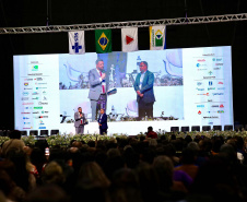 Saúde encerra participação em congresso nacional com premiação de municípios paranaenses