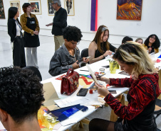 MAC Paraná recebe pesquisadora portuguesa para palestra sobre  representatividade de mulheres artistas