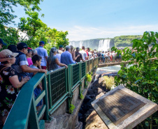 Alta de 26,2%: Paraná recebeu mais de 584 mil turistas estrangeiros de janeiro a maio deste ano