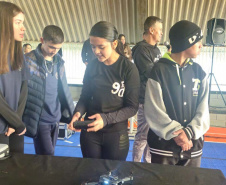 Tecnologia na educação: alunos da rede estadual pilotam drones e mostram resultados das aulas de Robótica