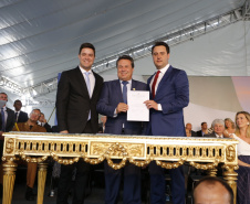 Governador Carlos Massa Ratinho Júnior dá posse ao secretário do Desenvolvimento Ambiental e Turismo, Márcio Nunes  -   Curitiba, 01/01/2019  -  Foto: Arnaldo Alves/ANPr