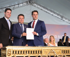 Governador Carlos Massa Ratinho Júnior dá posse ao secretário do Desenvolvimento Ambiental e Turismo, Márcio Nunes  -   Curitiba, 01/01/2019  -  Foto: Rodrigo Félix Leal