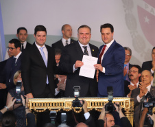 Governador Carlos Massa Ratinho Júnior dá posse ao secretário da Justiça, Família e Trabalho, Ney Leprevost  -   Curitiba, 01/01/2019  -  Foto: José Fernando Ogura/ANPr