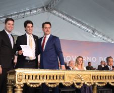 Governador Carlos Massa Ratinho Júnior dá posse ao secretário do Planejamento e Projetos Estruturantes, Valdemar Bernando Jorge   -   Curitiba, 01/01/2019  -  Foto: Rodrigo Félix Leal