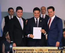 Governador Carlos Massa Ratinho Júnior dá posse ao secretario da Infraestrutura e Logística, Sandro Alex.   Curitiba, 01/01/2019  -  Foto: José Fernando Ogura/ANPr