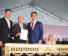 Governador Carlos Massa Ratinho Júnior dá posse ao secretário da Segurança Pública, general Luiz Felipe Carbonell  -   Curitiba, 01/01/2019  -  Foto: Rodrigo Félix Leal