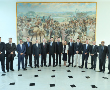 Governador Carlos Massa Ratinho Junior durante a primeira reunião de trabalho com a equipe de secretários de Estado.  -  Curitiba, 02/01/2019  -  Foto: Rodrigo Félix Leal