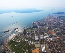 A Administração dos Portos de Paranaguá e Antonina (Appa) promove em 23 de janeiro, às 19h, a audiência pública para apresentação do projeto de ampliação do cais de acostagem do Porto de Paranaguá. A reunião será no salão social do Santuário do Rocio (praça Padre Thomaz Sheehan, 211) e toda comunidade pode participar. - Foto: André Kasczeszen/Arquivo ANPr