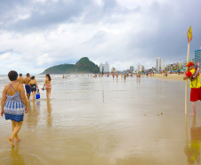 Limpeza das praias, saúde e segurança são destaques na temporada. Mais de 174 toneladas de lixo foram recolhidas nas praias do Paraná pela Sanepar, houve cerca de 700 atendimentos médicos feitos pela equipe da Secretaria da Saúde.  Operação Verão, 2018/2019  -  Foto: Jaelson Lucas/ANPr