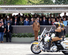 Governador Carlos Massa Ratinho Júnior participa da cerimônia de troca de comando da Polícia Militar do Paraná. O novo camandante-geral é o coronel Péricles de Matos. Ele substitui no cargo a coronel Audilene Dias Rocha.  -  Curitiba, 08/01/2019  -  Foto: José Fernando Ogura/ANPr