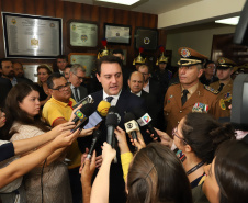 Governador Carlos Massa Ratinho Júnior participa da cerimônia de troca de comando da Polícia Militar do Paraná. O novo camandante-geral é o coronel Péricles de Matos. Ele substitui no cargo a coronel Audilene Dias Rocha.  -  Curitiba, 08/01/2019  -  Foto: Rodrigo Félix Leal