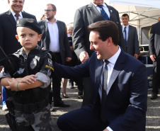 Governador Carlos Massa Ratinho Júnior participa da cerimônia de troca de comando da Polícia Militar do Paraná. O novo camandante-geral é o coronel Péricles de Matos. Ele substitui no cargo a coronel Audilene Dias Rocha.  -  Curitiba, 08/01/2019  -  Foto: Rodrigo Félix Leal