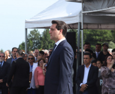 Governador Carlos Massa Ratinho Júnior participa da cerimônia de troca de comando da Polícia Militar do Paraná. O novo camandante-geral é o coronel Péricles de Matos. Ele substitui no cargo a coronel Audilene Dias Rocha.  -  Curitiba, 08/01/2019  -  Foto: Rodrigo Félix Leal