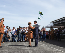 Governador Carlos Massa Ratinho Júnior participa da cerimônia de troca de comando da Polícia Militar do Paraná. O novo camandante-geral é o coronel Péricles de Matos. Ele substitui no cargo a coronel Audilene Dias Rocha.  -  Curitiba, 08/01/2019  -  Foto: Rodrigo Félix Leal
