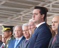 Governador Carlos Massa Ratinho Júnior participa da cerimônia de troca de comando da Polícia Militar do Paraná. O novo camandante-geral é o coronel Péricles de Matos. Ele substitui no cargo a coronel Audilene Dias Rocha.  -  Curitiba, 08/01/2019  -  Foto: Rodrigo Félix Leal