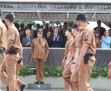 Governador Carlos Massa Ratinho Júnior participa da cerimônia de troca de comando da Polícia Militar do Paraná. O novo camandante-geral é o coronel Péricles de Matos. Ele substitui no cargo a coronel Audilene Dias Rocha.  -  Curitiba, 08/01/2019  -  Foto: Rodrigo Félix Leal