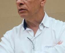 O secretário da Agricultura e do Abastecimento, Norberto Ortigara, deu posse nesta terça-feira (8) à nova diretoria da Agência de Defesa Agropecuária do Paraná (Adapar). O médico veterinário Otamir Cesar Martins assumiu a presidência, em substituição ao também veterinário Inácio Afonso Kroetz que dirigiu a empresa desde 2011, quando foi criada. Na foto, Diretor de Defesa Agropecuária ? Manoel Luiz de Azevedo  -  Curitiba, 08/01/2019  -  Foto: Divulgação SEAB