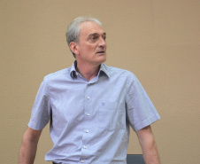 O secretário da Agricultura e do Abastecimento, Norberto Ortigara, deu posse nesta terça-feira (8) à nova diretoria da Agência de Defesa Agropecuária do Paraná (Adapar). O médico veterinário Otamir Cesar Martins assumiu a presidência, em substituição ao também veterinário Inácio Afonso Kroetz que dirigiu a empresa desde 2011, quando foi criada. Na foto, Diretor Administrativo-Financeiro ? Adalberto Luiz Valiati  -  Curitiba, 08/01/2019  -  Foto: Divulgação SEAB