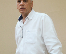 O secretário da Agricultura e do Abastecimento, Norberto Ortigara, deu posse nesta terça-feira (8) à nova diretoria da Agência de Defesa Agropecuária do Paraná (Adapar). O médico veterinário Otamir Cesar Martins assumiu a presidência, em substituição ao também veterinário Inácio Afonso Kroetz que dirigiu a empresa desde 2011, quando foi criada. Na foto, Diretor de Defesa Agropecuária ? Manoel Luiz de Azevedo  -  Curitiba, 08/01/2019  -  Foto: Divulgação SEAB