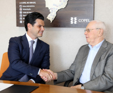 O novo presidente da Copel, Daniel Pimentel Slaviero, assinou nesta terça-feira (8) o termo de posse. Ele foi eleito para o cargo em reunião realizada pelo Conselho de Administração da Copel (CAD), também nesta terça. Além do presidente, outros dois novos diretores assumiram cargos. -  Curitiba, 08/01/2019  -  Foto: Dani Catisti/Copel