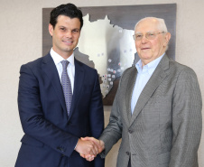 O novo presidente da Copel, Daniel Pimentel Slaviero, assinou nesta terça-feira (8) o termo de posse. Ele foi eleito para o cargo em reunião realizada pelo Conselho de Administração da Copel (CAD), também nesta terça. Além do presidente, outros dois novos diretores assumiram cargos. -  Curitiba, 08/01/2019  -  Foto: Dani Catisti/Copel