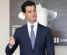 O novo presidente da Copel, Daniel Pimentel Slaviero, assinou nesta terça-feira (8) o termo de posse. Ele foi eleito para o cargo em reunião realizada pelo Conselho de Administração da Copel (CAD), também nesta terça. Além do presidente, outros dois novos diretores assumiram cargos. -  Curitiba, 08/01/2019  -  Foto: Dani Catisti/Copel