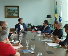 O governador Carlos Massa Ratinho Junior se reuniu nessa terça-feira (8) com a equipe que vai compor a Secretaria de Estado de Desenvolvimento Ambiental e Turismo.  -  Curitiba, 08/01/2018  -  Foto: Rodrigo Félix Leal