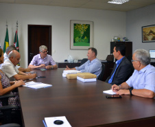 O secretário da Agricultura e do Abastecimento, Norberto Ortigara, recebeu nesta quarta-feira (09) os dirigentes da Coopavel, que está promovendo o 31ºShow Rural 2019, o maior evento de tecnologia direcionado ao Agronegócio, no Paraná. O diretor da Coopavel, engenheiro agrônomo Rogério Rizzard apresentou os temas que estarão presentes este ano, que terá como principal novidade o Show Rural Digital.  -  Curitiba, 19/01/2019  -  Foto: Divulgação SEAB