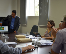 O secretário da Agricultura e do Abastecimento, Norberto Ortigara, recebeu nesta quarta-feira (09) os dirigentes da Coopavel, que está promovendo o 31ºShow Rural 2019, o maior evento de tecnologia direcionado ao Agronegócio, no Paraná. O diretor da Coopavel, engenheiro agrônomo Rogério Rizzard apresentou os temas que estarão presentes este ano, que terá como principal novidade o Show Rural Digital.  -  Curitiba, 19/01/2019  -  Foto: Divulgação SEAB