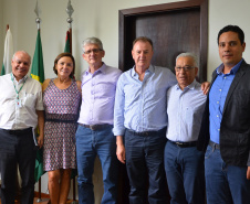 O secretário da Agricultura e do Abastecimento, Norberto Ortigara, recebeu nesta quarta-feira (09) os dirigentes da Coopavel, que está promovendo o 31ºShow Rural 2019, o maior evento de tecnologia direcionado ao Agronegócio, no Paraná. O diretor da Coopavel, engenheiro agrônomo Rogério Rizzard apresentou os temas que estarão presentes este ano, que terá como principal novidade o Show Rural Digital.  -  Curitiba, 19/01/2019  -  Foto: Divulgação SEAB