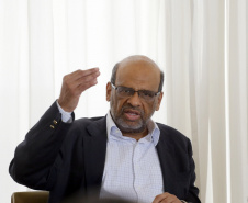 O secretário da Fazenda Renê de Oliveira Garcia Junior, detalha em entrevista coletiva a situação das contas do Estado, do novo SIAF, Sistema de Gestão Financeira do Governo e as medidas que vem adotando. - Curitiba, 10-01-19.Foto: Arnaldo Alves / ANPr.