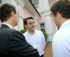 O governador Carlos Massa Ratinho Junior participou nesta quinta-feira (10), em Foz do Iguaçu, da solenidade em comemoração aos 80 anos do Parque Nacional do Iguaçu.  Considerado uma das mais belas reservas ecológicas do mundo, o Parque Nacional do Iguaçu tem 225 mil hectares e é reconhecido pela Unesco como Patrimônio Natural da Humanidade. Foz do Iguaçu,10/01/2018 Foto:Jaelson Lucas / ANPr