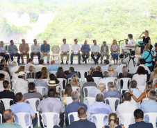 O governador Carlos Massa Ratinho Junior participou nesta quinta-feira (10), em Foz do Iguaçu, da solenidade em comemoração aos 80 anos do Parque Nacional do Iguaçu.  Considerado uma das mais belas reservas ecológicas do mundo, o Parque Nacional do Iguaçu tem 225 mil hectares e é reconhecido pela Unesco como Patrimônio Natural da Humanidade. Foz do Iguaçu,10/01/2018 Foto:Jaelson Lucas / ANPr